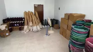 La entrega se hizo por escuela, pero quienes acudieron a recogerlos este martes fueron los supervisores escolares