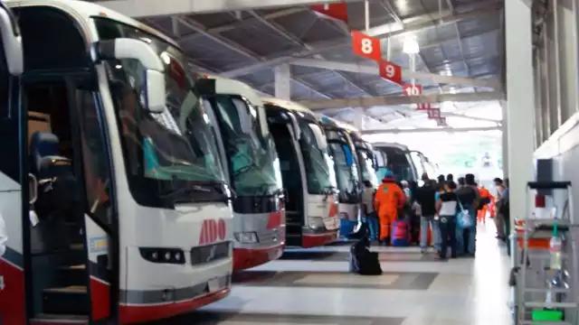 Senado aprueba descuentos a estudiantes en boletos de autobús