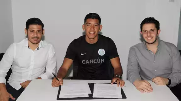 Carlos Arturo Prieto Flores demostró su destreza en la cancha en el enfrentamiento que tuvo Cancún FC con Venados FC Carlos Arturo Prieto Flores demostró su destreza en la cancha en el enfrentamiento que tuvo Cancún FC con Venados FC