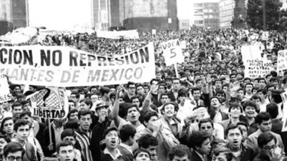 La prensa nacional y el silencio que ensució la sangre de Tlatelolco
