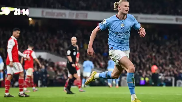 El equipo de Pep Guardiola redujo la distancia a dos puntos tras el 4-1 a los "Gunners"; tienen dos partidos pendientes