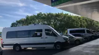 Grupo Aeroportuario del Sureste  (ASUR) informó que ya implementó un operativo para localizarlos y removerlos de las terminales. Foto: Nayeli Miranda