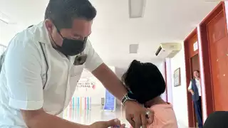 Niños de quinto grado en Carmen reciben vacuna contra el VPH en escuelas
