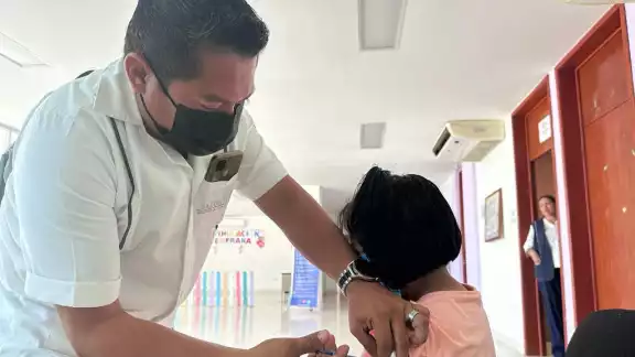 Ahora también vacunan a varones en escuelas primarias