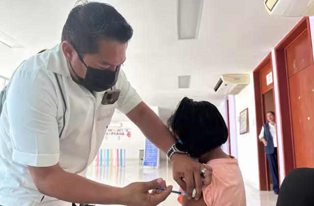 Ahora también vacunan a varones en escuelas primarias