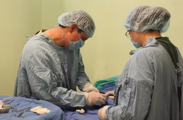 Los galenos afirman que su formación y principios éticos están basados en la salvaguarda de la vida por lo que harán uso de sus derechos para negarse a esta práctica.