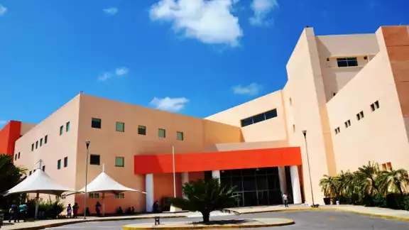 La niña salió esta tarde del hospital