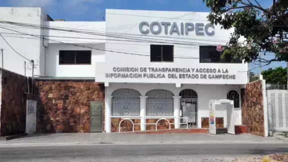 El alcalde con licencia Eliseo Fernández Montufar clasificó como reservados los 492 convenios hoy sujetos a escrutinio El alcalde con licencia Eliseo Fernández Montufar clasificó como reservados los 492 convenios hoy sujetos a escrutinio