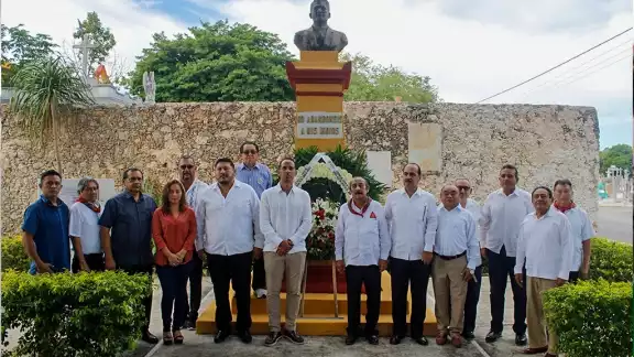 Se colocaron ofrendas florales en el lugar donde fue fusilado Felipe Carrillo Puerto
