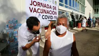 La vacunación arrancó este lunes