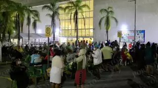 Largas filas para conseguir ser vacunados contra coronavirus