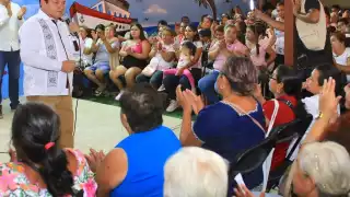 Joaquín Díaz Mena se reunió con madres al Sur de Mérida