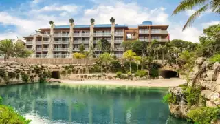 Los cuerpos de las víctimas de la balacera en el hotel Xcaret de Playa del Carmen, permanecen en el Semefo de la ciudad