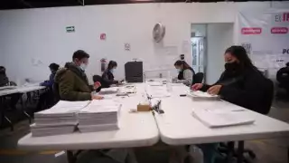 Más de 11 millones de firmas se entregaron al INE para validar la revocación de mandato. Foto: INE