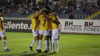 Los visitantes rompieron el celofán con el primer tanto al minuto 42 y el segundo al 53