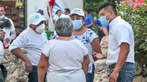 Con la presencia de la candidata a la diputación federal, y el candidato a la alcaldía , Beto Padrón recorrió casa por casa llevando