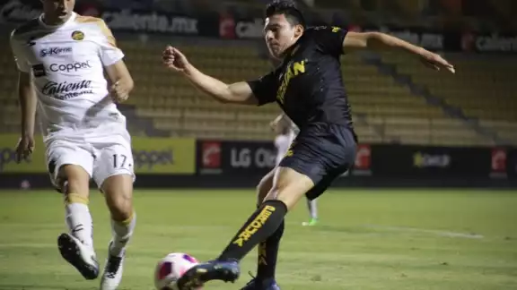Los astados salieron tratando de hacer un muy valiente e inteligente partido, pero no les alcanzó Los astados salieron tratando de hacer un muy valiente e inteligente partido, pero no les alcanzó