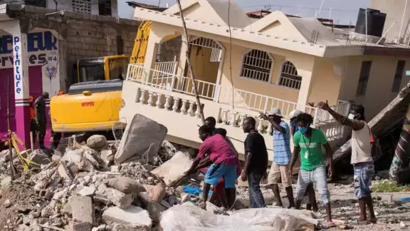 Sube a 2 mil 207 el número de muertos en el terremoto de Haití
Sube a 2 mil 207 el número de muertos en el terremoto de Haití