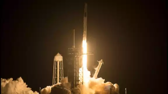 La nave está volando a unas 17 mil millas por hora, según información de la NASA La nave está volando a unas 17 mil millas por hora, según información de la NASA