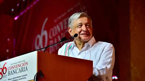 AMLO da certeza a Banqueros durante convenció en Mérida AMLO da certeza a Banqueros durante convenció en Mérida