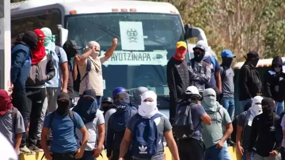 Titulares de Seguridad y Gobierno de Guerrero renunciaron tras caso de normalista asesinado