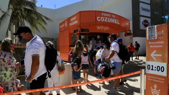 El cruce fue cancelado, pero siguen vendiendo boletos. El cruce fue cancelado, pero siguen vendiendo boletos.
