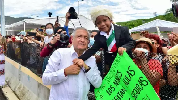 El miniAMLO pidió a López Obrador aulas dignas y seguras El miniAMLO pidió a López Obrador aulas dignas y seguras
