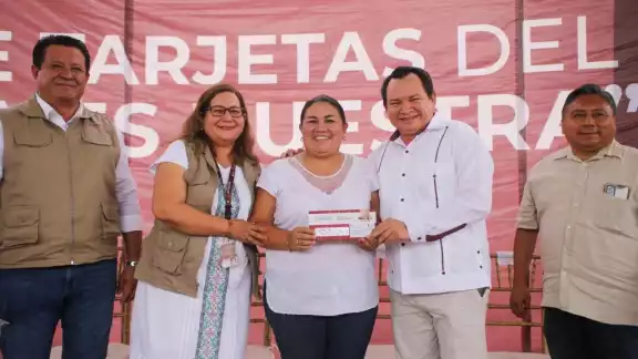 Cada plantel recibió 600 mil pesos del programa 'La Escuela es Nuestra' Cada plantel recibió 600 mil pesos del programa 'La Escuela es Nuestra'