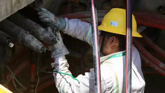 Empleados de la CFE en Playa del Carmen reconectaron la energía eléctrica luego del apagón