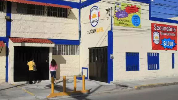 Este inmueble alberga este primer centro Este inmueble alberga este primer centro