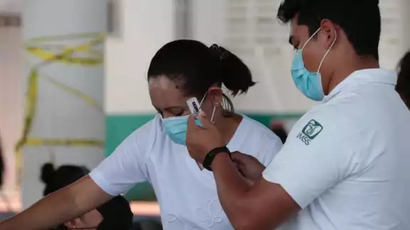 Los adultos mayores de 60 años deberán acudir a recibir su segunda vacuna anticovid en Cancún Los adultos mayores de 60 años deberán acudir a recibir su segunda vacuna anticovid en Cancún