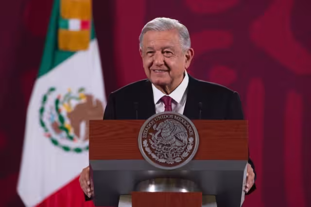 AMLO  aprovechó unos minutos de su conferencia para exhibir un video en el que elementos de la Defensa Nacional rescataron a un niño