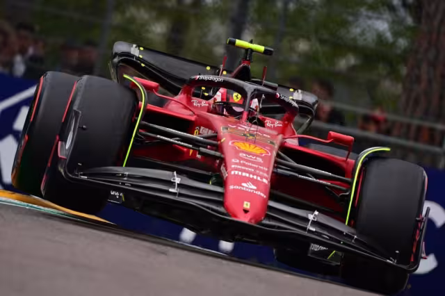 Ferrari ha tenido que abandonar por una serie de accidentes durante el Gran Premio de Emilia Romagna