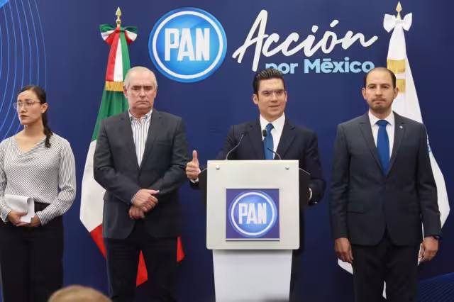 Los representantes panistas en el legislativo y su presidente nacional, Marko Cortés, presentaron su contrarreforma Electoral. Foto: @JorgeRoHe