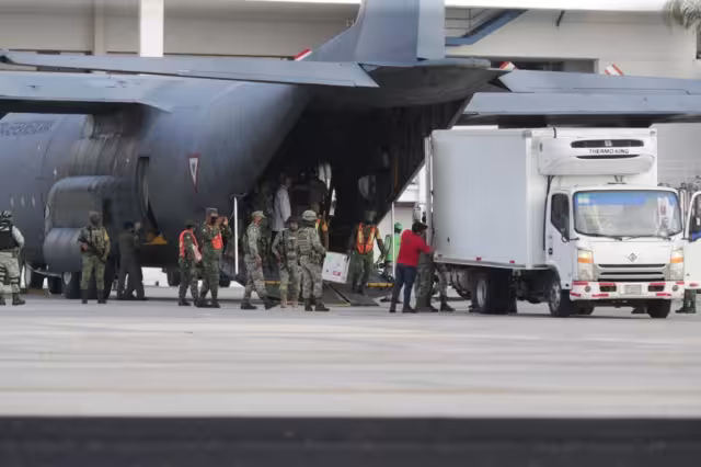 Llegan vacunas de Pfizer-BioNTech al Aeropuerto Internacional de Cancún