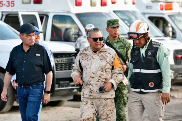 Buzos suspenden búsqueda de 10 mineros atrapados en Sabinas, Coahuila