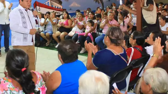 Joaquín Díaz Mena se reunió con madres al Sur de Mérida