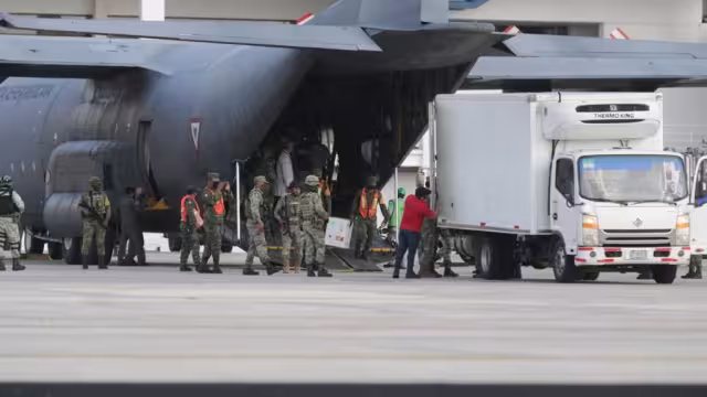 Llegan vacunas de Pfizer-BioNTech al Aeropuerto Internacional de Cancún