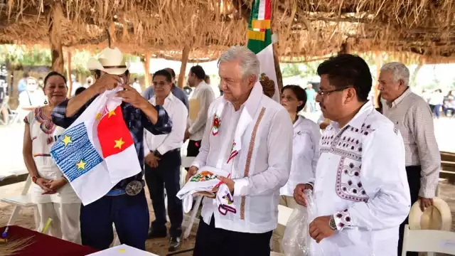 El Presidente visitó a los 8 pueblo yakis, en Vícam, Sonora (Presidencia)