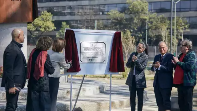 Ciudad de México inaugura plaza para honrar al escritor José Saramago