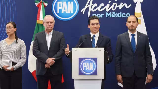Los representantes panistas en el legislativo y su presidente nacional, Marko Cortés, presentaron su contrarreforma Electoral. Foto: @JorgeRoHe