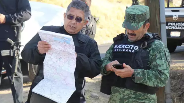 Elementos de seguridad de los tres niveles trabajan en las investigaciones de la masacre. Foto: Twitter @SSeguridad_Mich