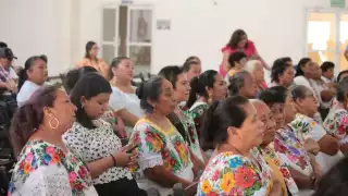 Parteras del Sur de Yucatán participan en un taller sobre sus saberes y prácticas tradicionales