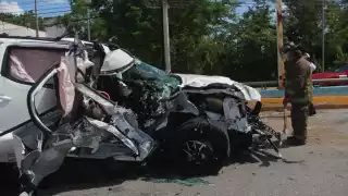 El vehículo fue levantado por la grúa y llevado al área de peritaje además de que el hecho fue turnado al Ministerio Público