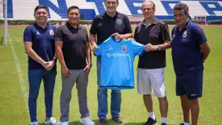 Bracamontes Zenizo firmó el nuevo contrato junto con Amador Gutiérrez