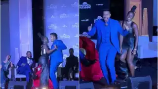 Tenoch Huerta y Lupita Nyong'o bailan al ritmo de Suavemente en alfombra roja de Black Panther