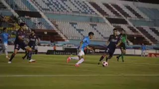 Los locales atacaron hasta el último segundo del encuentro, sin embargo no hubo tiempo para más y no llegó el gol de la ventaja