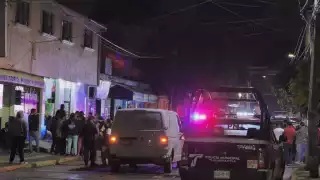 Los presuntos atacantes dispararon en repetidas ocasiones desde una camioneta y de inmediato se dieron a la fuga