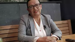 Rosa Icela Rodríguez fue grabada en el momento que arribó a Palacio Nacional en motocicleta, y se le vió correr después para entrar al inmueble