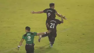 En la última jugada y cuando la lluvia arreciaba  apareció Delgadillo para sentenciar la victoria por 2-1